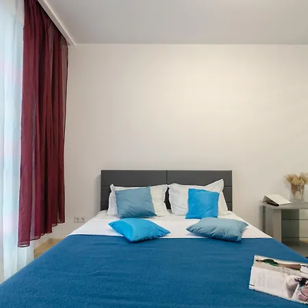 панорамний краєвид на озеро Apartment *