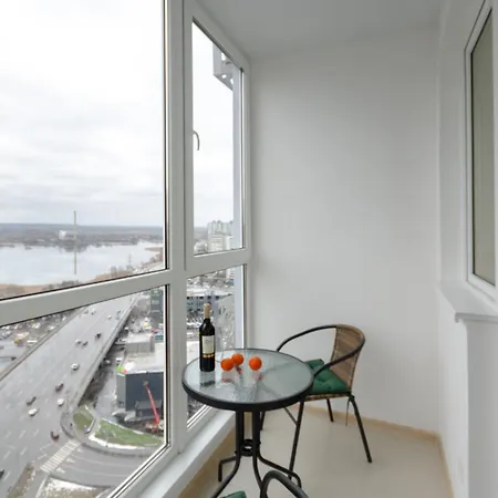панорамний краєвид на озеро Apartment Kiew