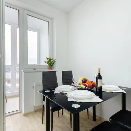 панорамний краєвид на озеро Apartment